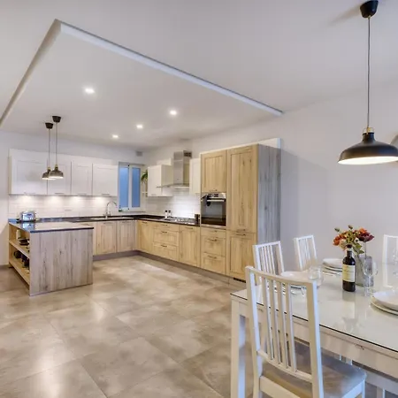 Daire - Baby Gear, Office & Parking *